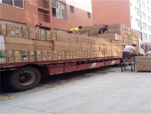 貨運(yùn)裝車場景